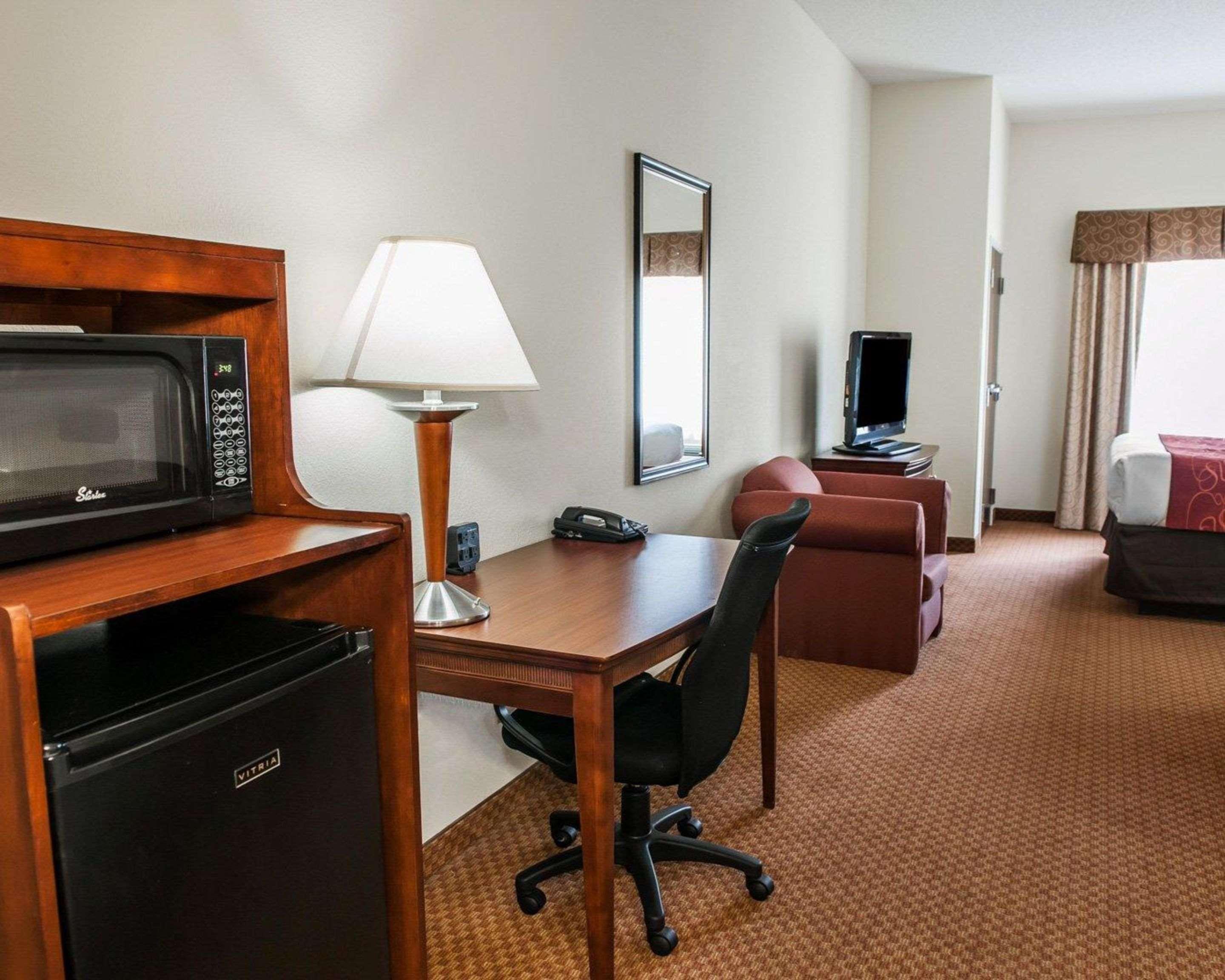 คอมฟอร์ต สวีท เนียร์ อินเดียนาโพลิส แอร์พอร์ต Hotel ภายนอก รูปภาพ