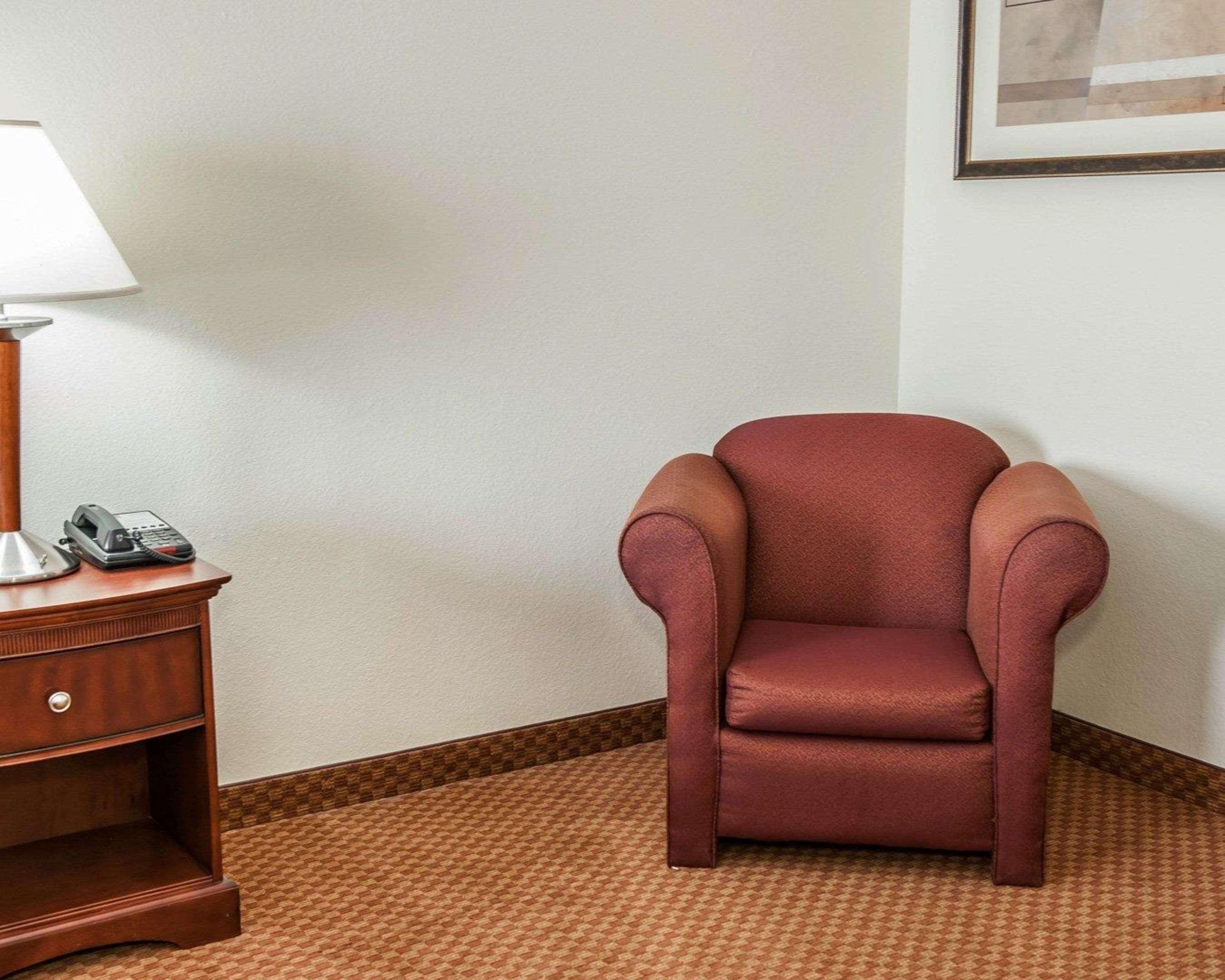 คอมฟอร์ต สวีท เนียร์ อินเดียนาโพลิส แอร์พอร์ต Hotel ภายนอก รูปภาพ