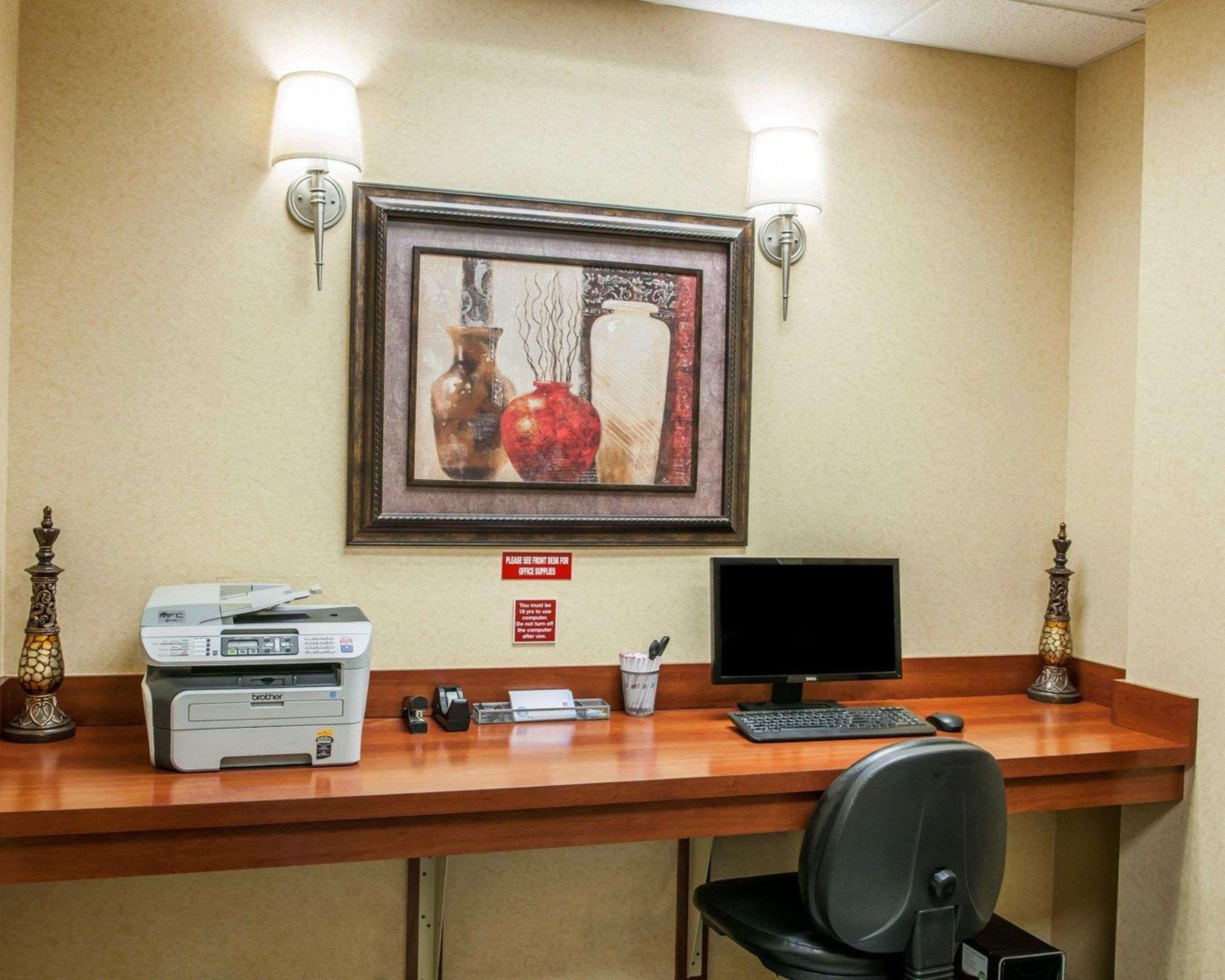 คอมฟอร์ต สวีท เนียร์ อินเดียนาโพลิส แอร์พอร์ต Hotel ภายนอก รูปภาพ
