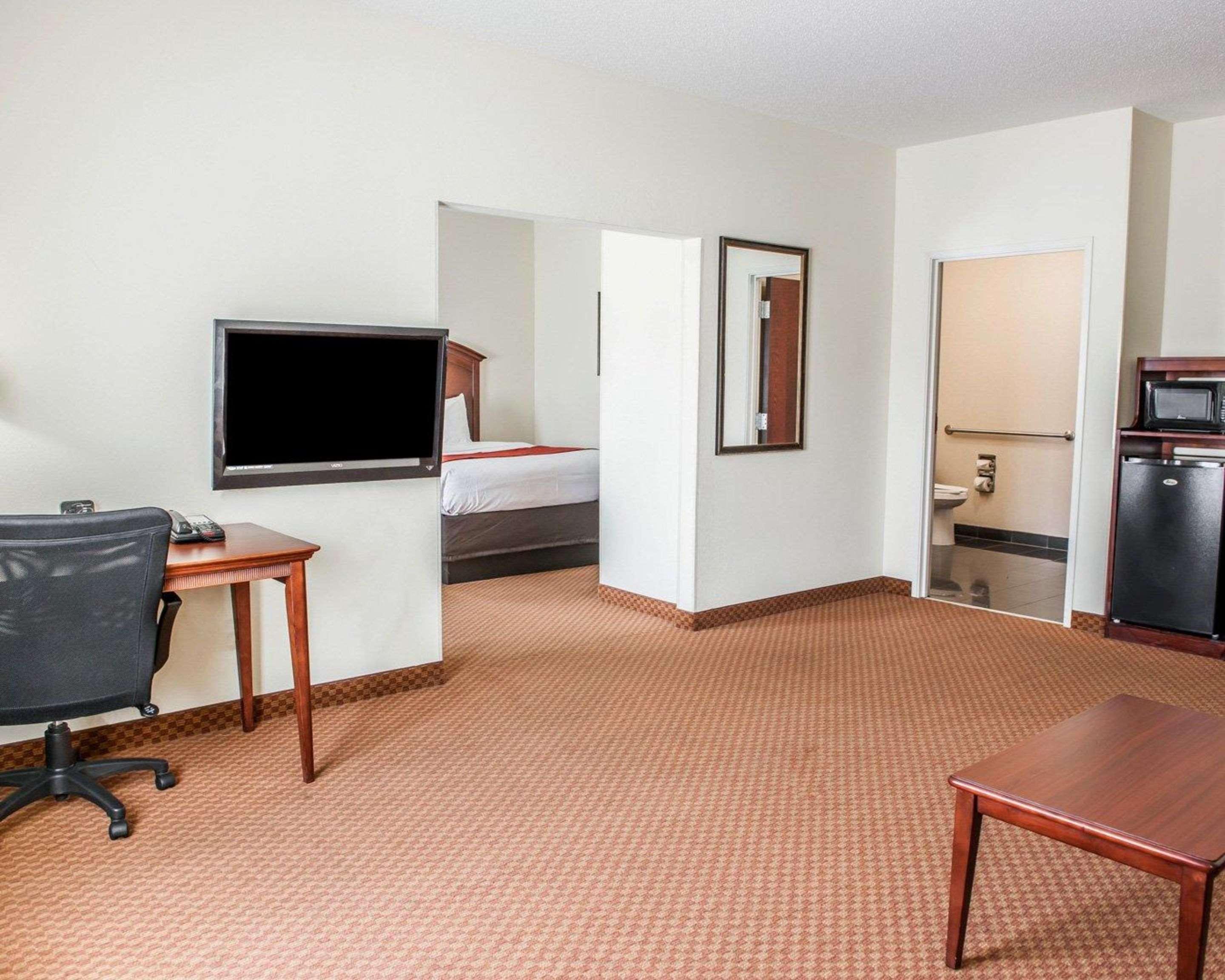 คอมฟอร์ต สวีท เนียร์ อินเดียนาโพลิส แอร์พอร์ต Hotel ภายนอก รูปภาพ