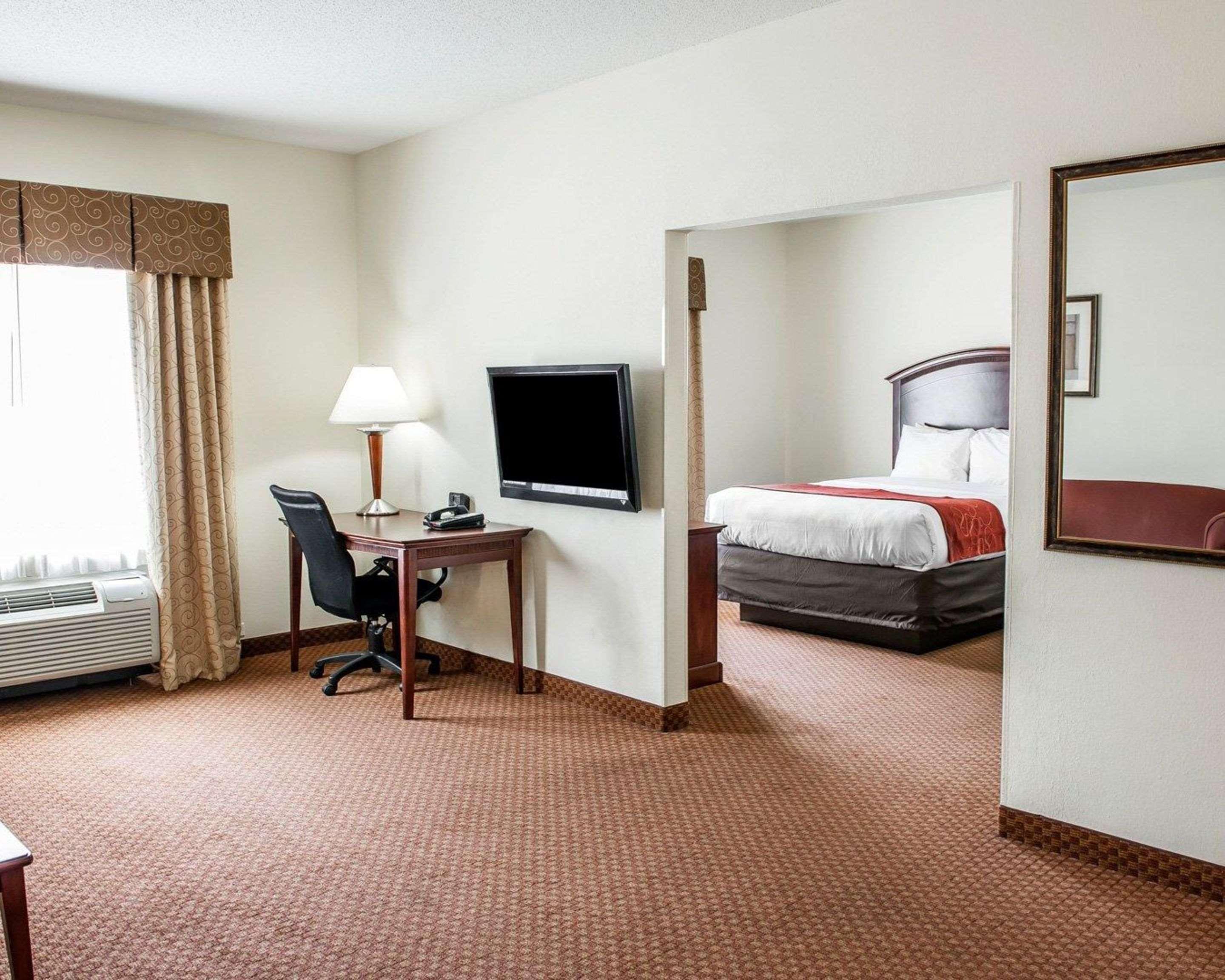 คอมฟอร์ต สวีท เนียร์ อินเดียนาโพลิส แอร์พอร์ต Hotel ภายนอก รูปภาพ