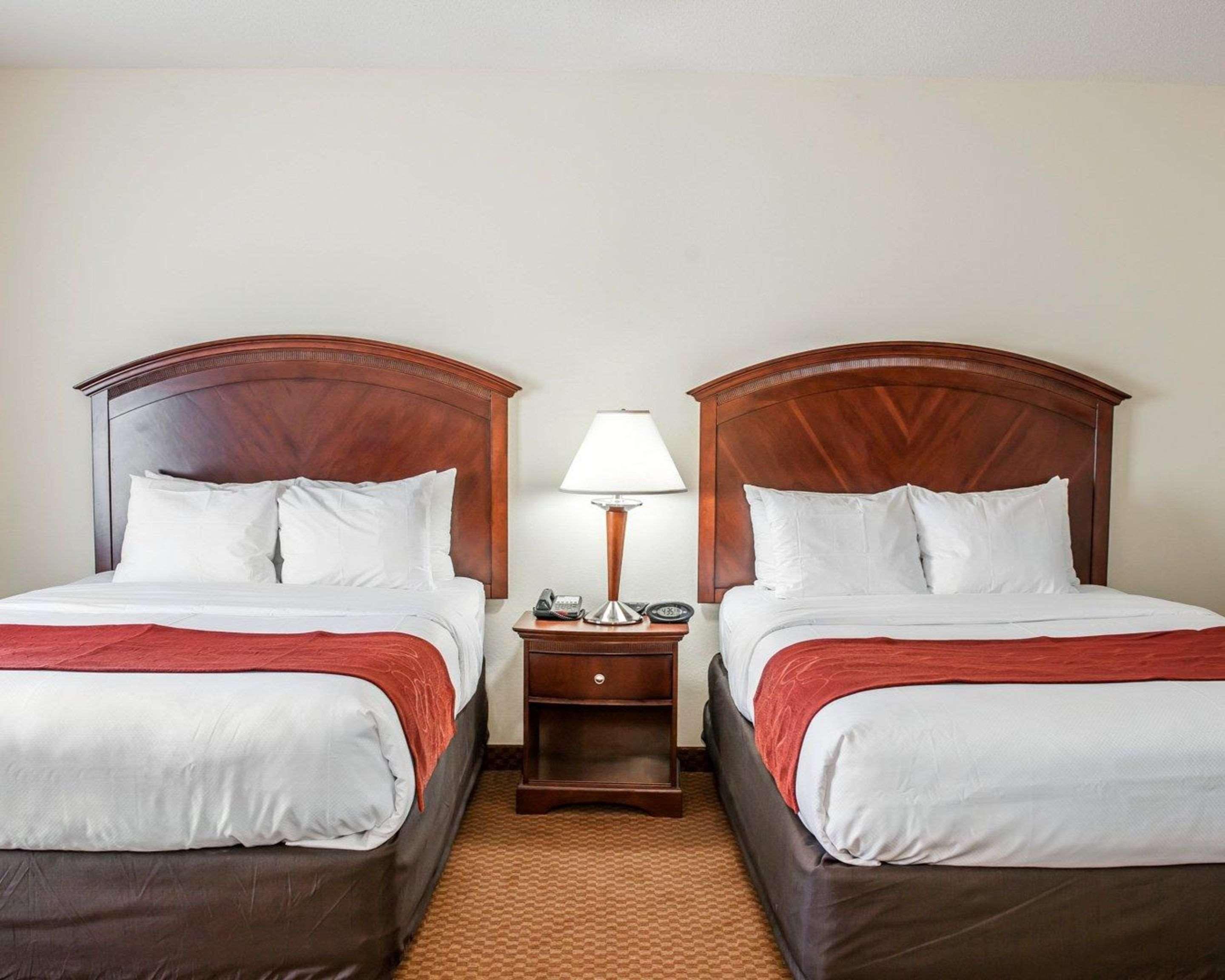 คอมฟอร์ต สวีท เนียร์ อินเดียนาโพลิส แอร์พอร์ต Hotel ภายนอก รูปภาพ