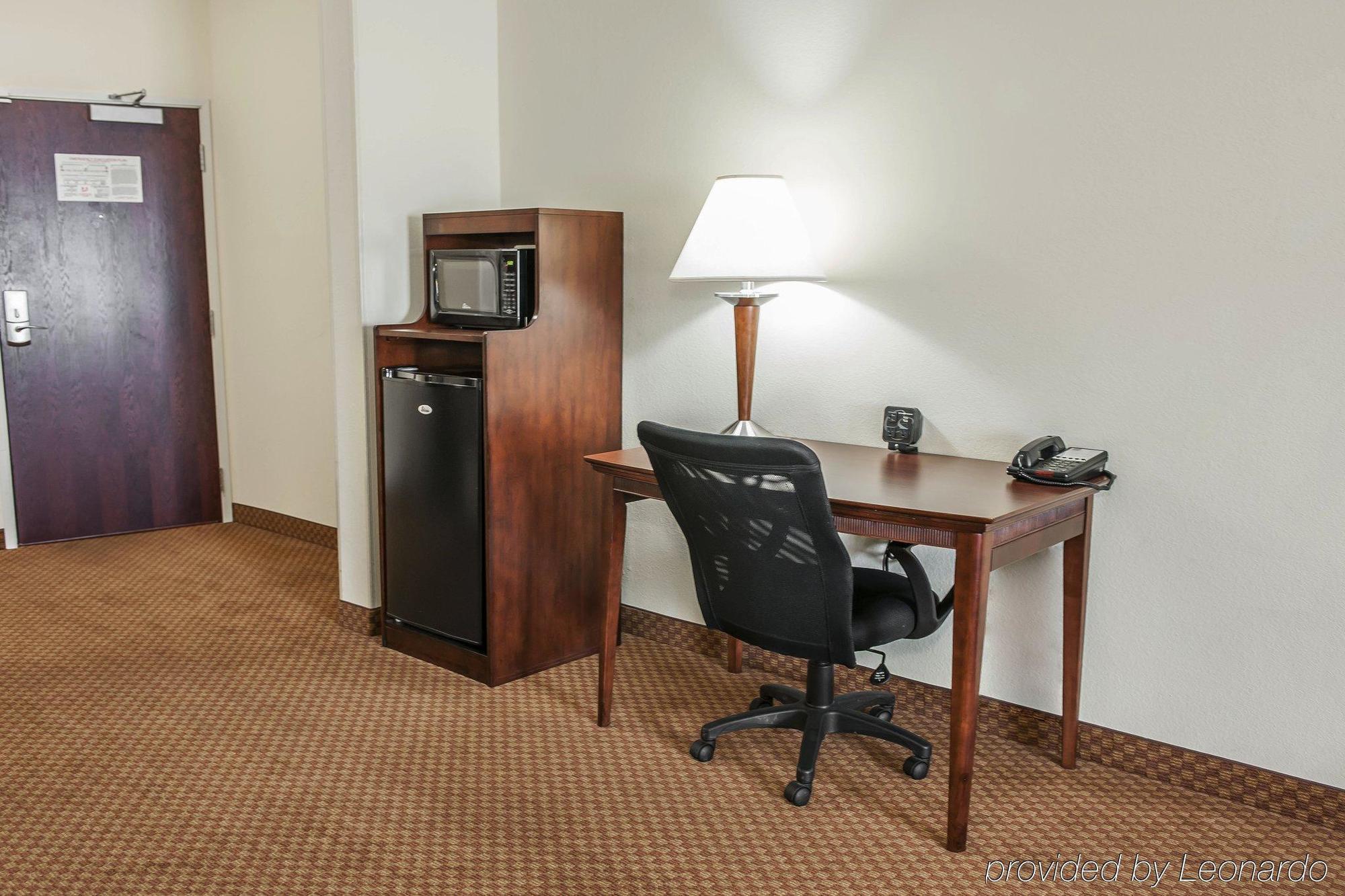 คอมฟอร์ต สวีท เนียร์ อินเดียนาโพลิส แอร์พอร์ต Hotel ภายนอก รูปภาพ